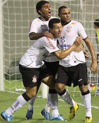 Corinthians s precisa de um empate para ficar com a liderana 