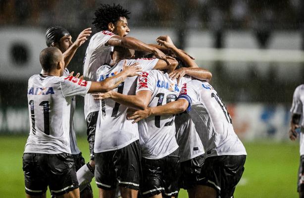 Corinthians sofreu, mas no fim conseguiu ganhar o jogo