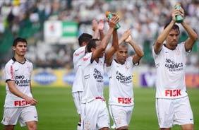 Corinthians venceu o Figueirense mas ainda no  Campeo Brasileiro
