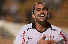 Danilo comemorando o primeiro gol contra o Deportivo Tchira