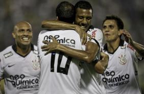 Danilo e Ramíres marcaram os gols do Corinthians
