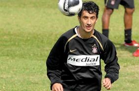 Douglas volta para o Corinthians aps 3 anos