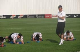 Fbio Mahseredjian com os jogadores do Corinthians
