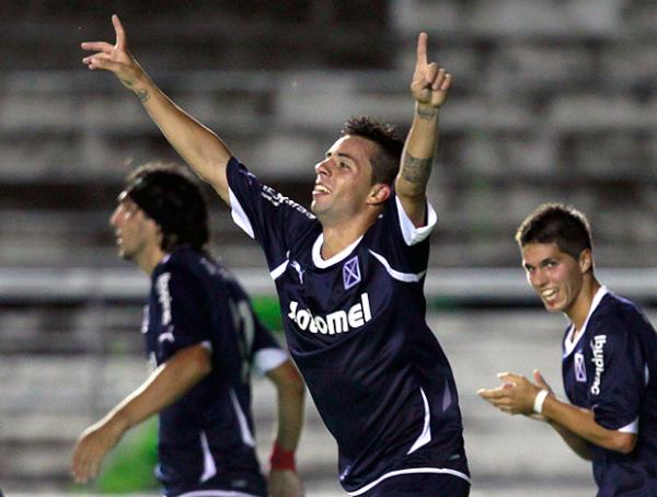 Defederico comemora gol na Libertadores, o seu primeiro com a camisa do Rojo