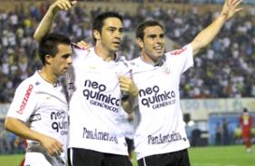 Jogadores do Corinthians comemorando um dos gols da goleada