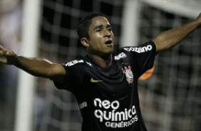 Jorge Henrique comemorando gol pelo Corinthians