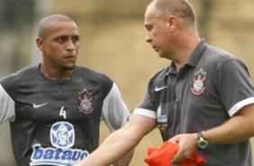 Mano Menezes conversou com Roberto Carlos sobre expulso