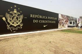 Muros do CT do Corinthians