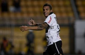 Ramon comemorando o gol do Corinthians contra o XV de Piracicaba