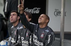 Roberto Carlos apontando a posio do Corinthians na tabela do Brasileiro