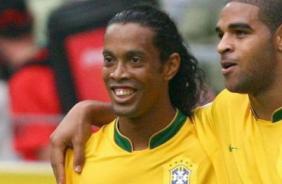 Ronaldinho j jogou junto com Adriano na seleo