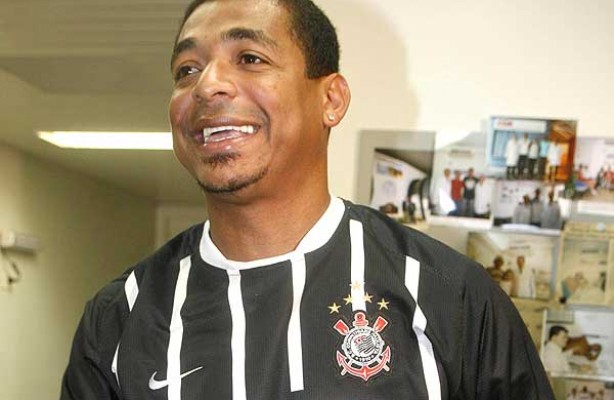 Vampeta acha o elenco do Corinthians pouco conhecido