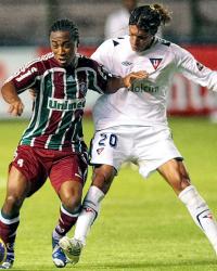 Vera atuando pela LDU na final da Libertadores contra o Fluminense