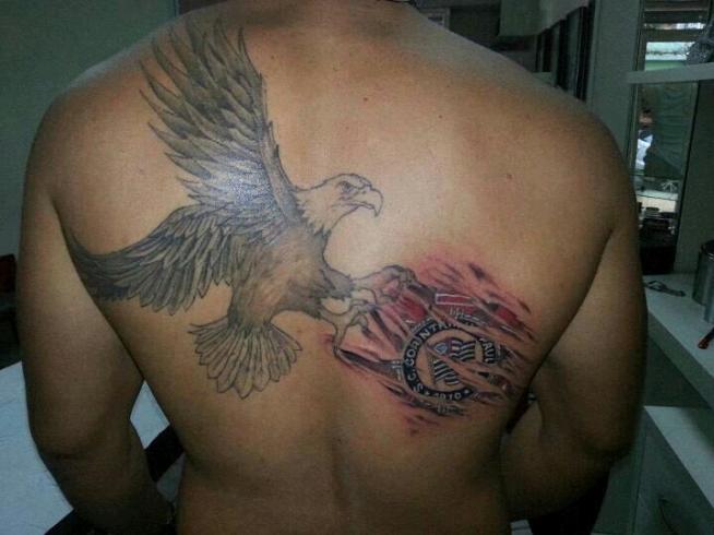 Tatuagem do Corinthians do Anderson