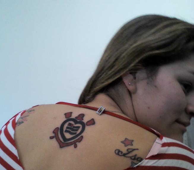 Tatuagem do Corinthians da Isabel