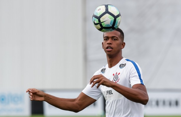 Carille finaliza preparao para duelo entre Corinthians e Cruzeiro, Carlinhos  relacionado