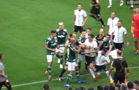 Corinthians x Palmeiras - Primeiro tempo termina com confuso entre jogadores