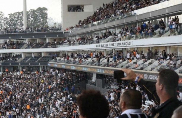Como o presidente do Palmeiras foi recebido na Arena Corinthians