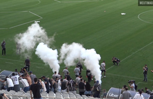 Treino aberto: como foi a chegada dos jogadores do Corinthians à Arena