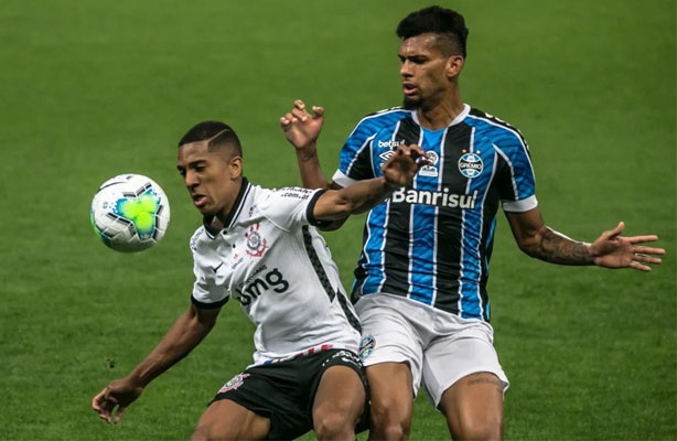 Corinthians joga bem com 11, com 10 e até com 9 jogadores diante do Grêmio
