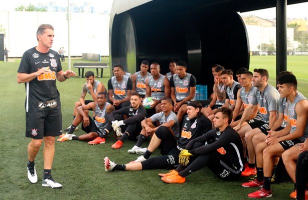 Dez jogadores testam positivo para o COVID-19 e estão fora contra o Bahia