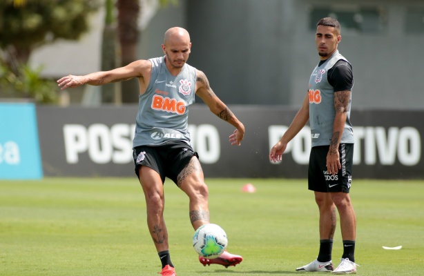 Notícias do Corinthians | Surto de Covid-19 no elenco, Cazares desfalque e jogo com o Bahia