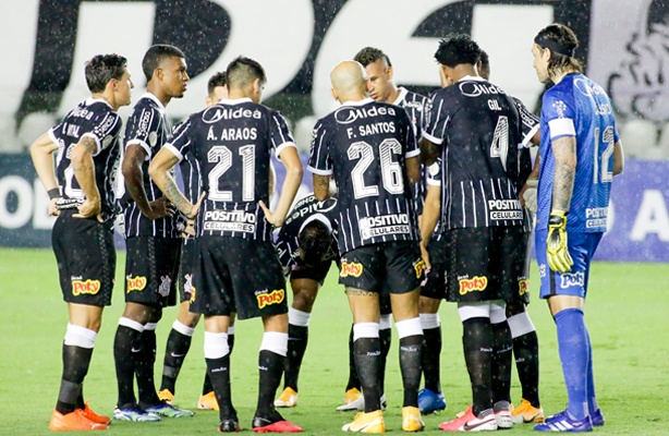 Em noite pra esquecer, Corinthians perde do Santos e Libertadores 2021 vira utopia