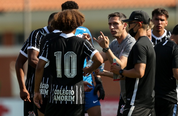 Assista  partida entre Corinthians x Athletico-PR pelo Brasileiro Sub-20