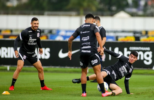 Escalao do Corinthians, desfalque no ataque e tudo sobre o duelo com o Fluminense | MadrugaTimo