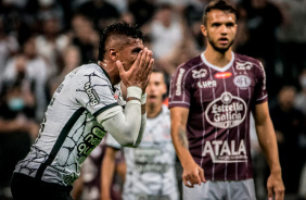VÍDEO: Corinthians cria chances, mas não sai do zero contra a Ferroviária | Paulinho estreia