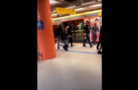 VDEO: Torcidas de Corinthians e So Paulo se encontram no metr
