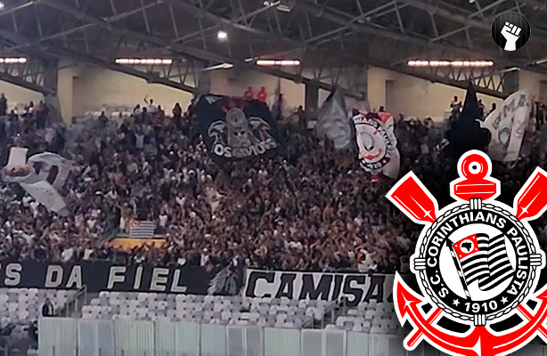 Torcida do Corinthians faz festa nas arquibancadas do Mineiro em jogo contra o Atltico-MG