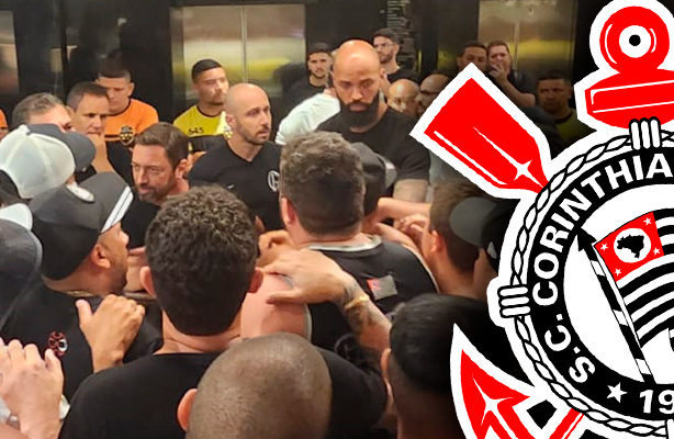 Duilio conversa com torcedores do Corinthians aps protesto em hotel