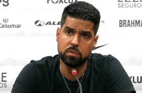 VDEO: Antnio Oliveira abre o jogo sobre reforos no Corinthians e comenta necessidade de jogadores