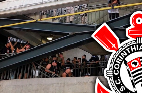 Fiel d� show na entrada da Fonte Nova, antes de Bahia e Corinthians