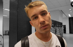 Charles abre o jogo sobre erros do Corinthians e rasga elogios a Hugo Souza