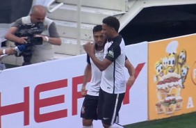 Edlson marca pela primeira vez com a camisa do Corinthians