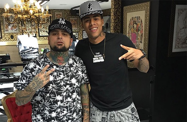 Gustavo faz tatuagem com a camisa do Corinthians