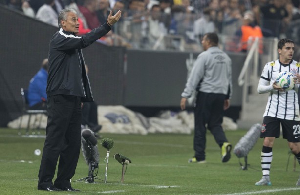 Para Tite, Corinthians ainda vai melhorar