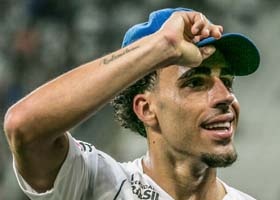 Gabriel comemorando gol do Corinthians