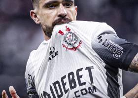 Igor Coronado comemorando gol pelo Corinthians