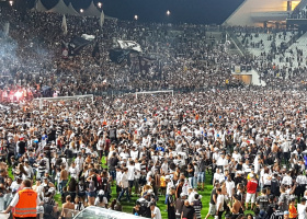Invasão ao gramado na Arena Corinthians