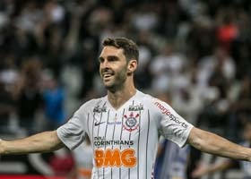 Mauro Boselli comemora mais um gol no Corinthians