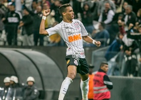 Pedrinho comemorando mais um gol no Corinthians