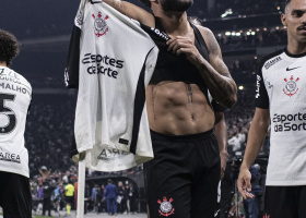 Yuri Alberto comemorando hat-trick pelo Corinthians