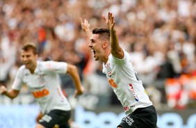 Danilo Avelar aps marcar gol no jogo contra o So Paulo, pela final do Paulisto 2019