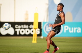 Lo Natel esteve no futebol australiano na ltima temporada e agora vive um momento espera para definir seu futuro no Corinthians