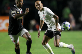 Fábio Santos no jogo entre Vasco e Corinthians