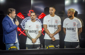 Augusto Melo anuncia a VaideBet no uniforme com Fagner, Lucas Ver�ssimo e Yuri Alberto