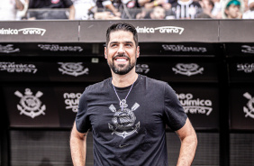 António Oliveira desembarcou no Corinthians há 15 dias